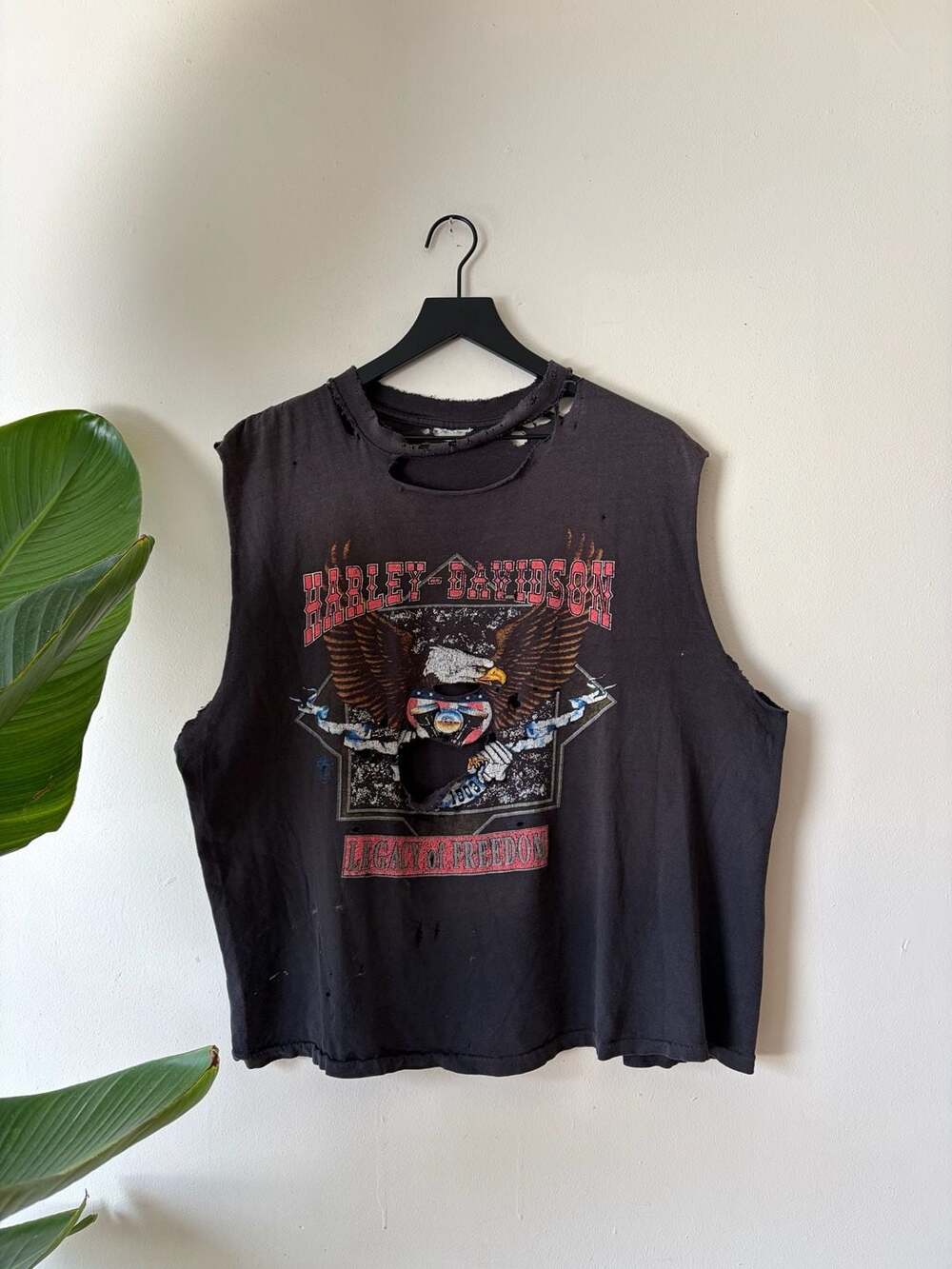 Harley-Davidson Vintage thrashed Distressed Eagle cut off Tank Top Black Distres